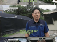 방충망 시공하는 21살 여성