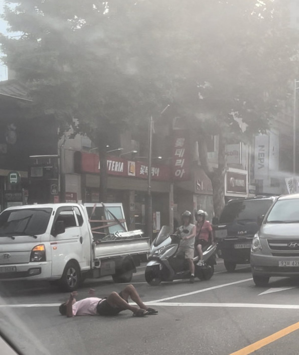 오늘 하루 마주친 두 장면