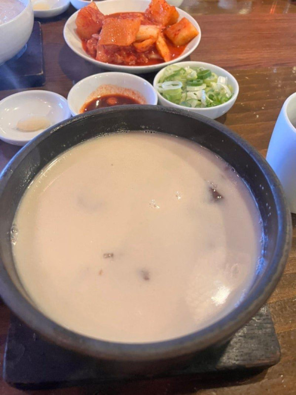 부산에서 판다는 22000원 곰탕