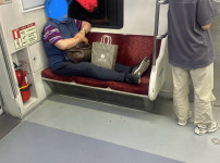 지하철 따귀마렵네...