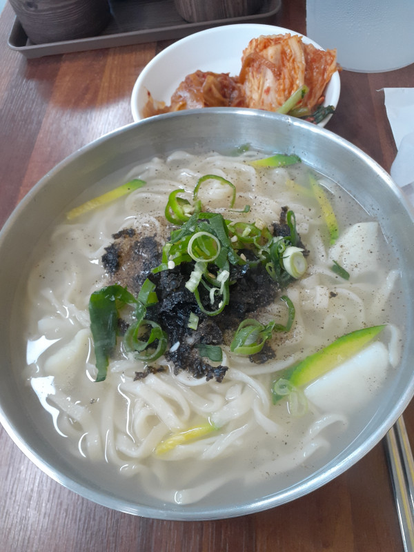 칼국수 드세요