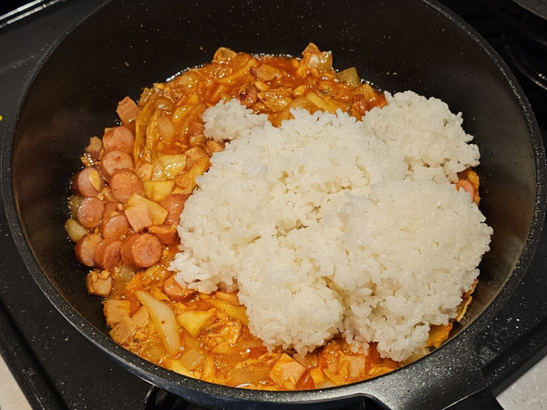 주말 저녁 김치볶음밥 만들어 봤습니다