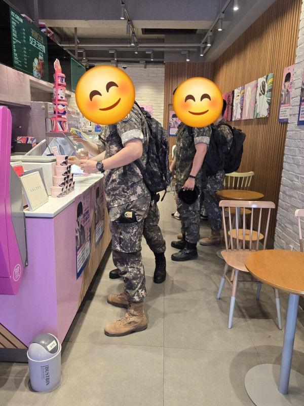 정국 전역 기념 BTS 팬들이 군인 대상으로 한 이벤트 ㄷㄷ