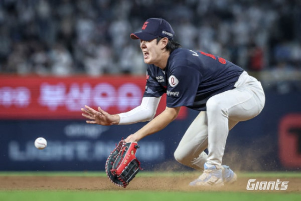 아뿔싸! 23일만의 1군 복귀전 2번의 미친 호수비 지운 결정적 실책 아쉬움 얼룩진 천재타자의 복귀전
