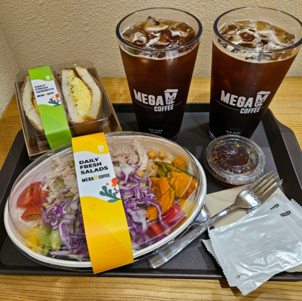 메가커피 일부 매장에서만 판매한다는 샐러드 샌드위치