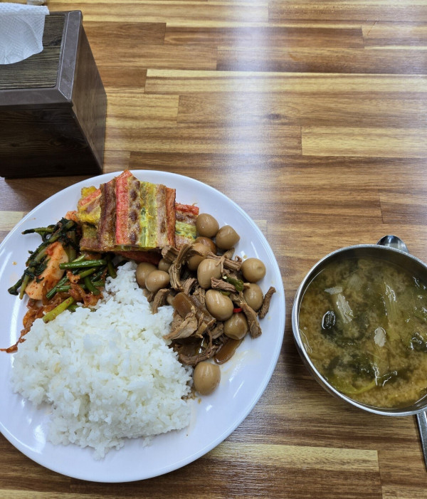 구내식당먹어요