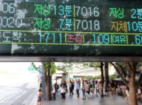 버스 정류장 전광판은 도착 시간만 알려주는 게 아니에요
