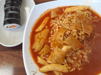 오늘 점심은 억지로 라볶이랑 김밥
