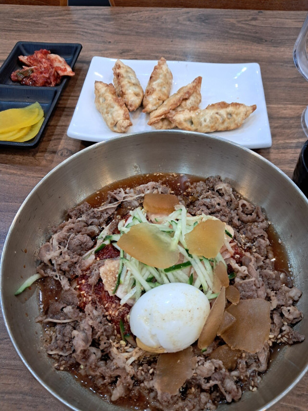 차돌밀면 군만두
