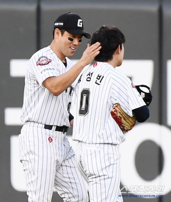 역시 클러치엔 캡틴! 39세 나이도 못막는 열정 1G 빼고 다 뛰었는데 