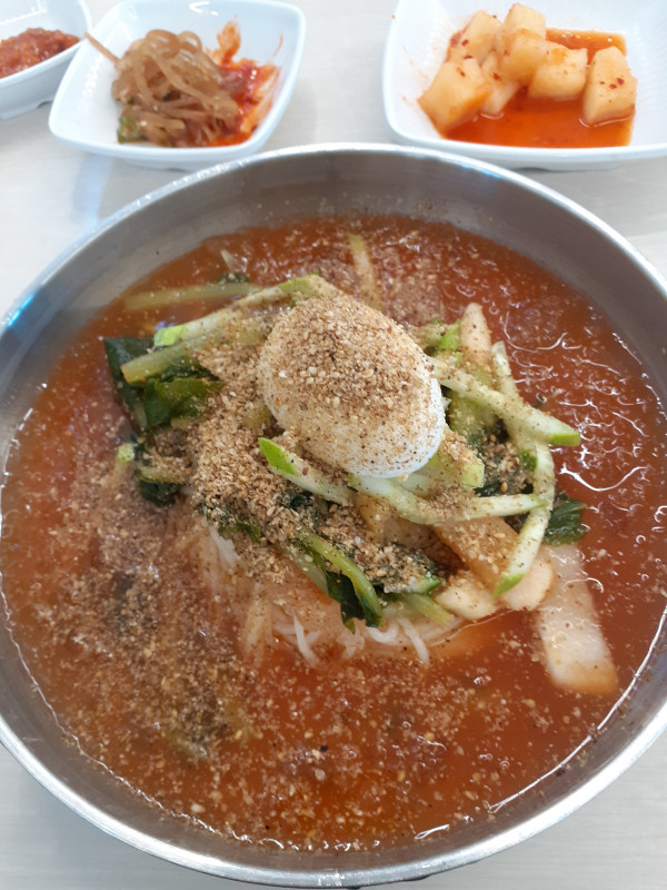 시원하게 열무국수 먹어라