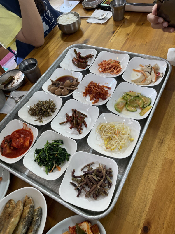 상다리 뿌라지는 백반집