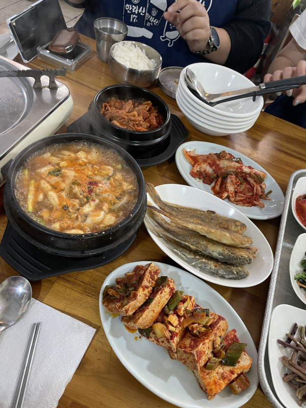 상다리 뿌라지는 백반집