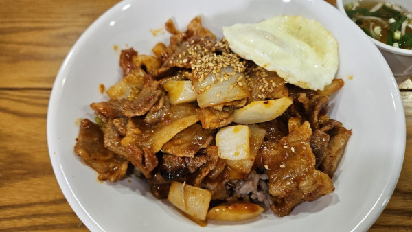 점심 제육덮밥