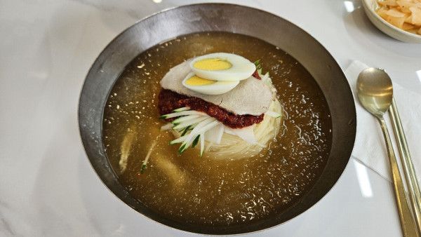 부산 출장 복귀 전 만두 맛집에서 밀면과 왕만두