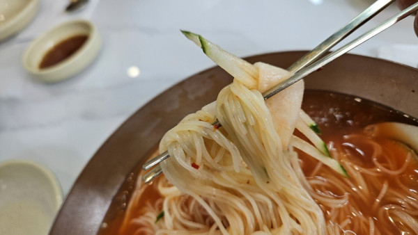 부산 출장 복귀 전 만두 맛집에서 밀면과 왕만두