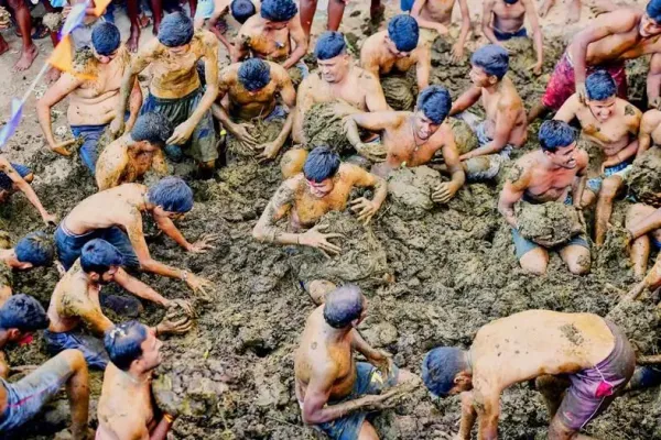 어질어질한 인도 지방 축제..jpg