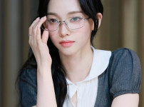 안경 카리나