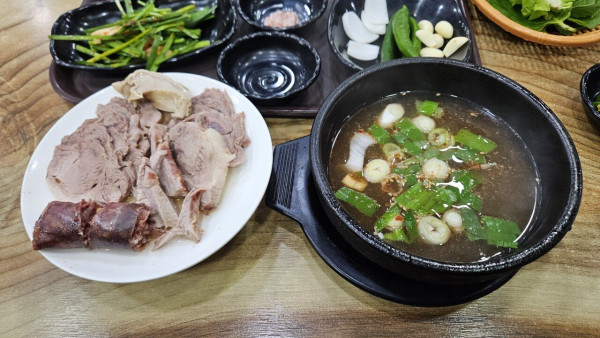 부산 출장길 수육백반