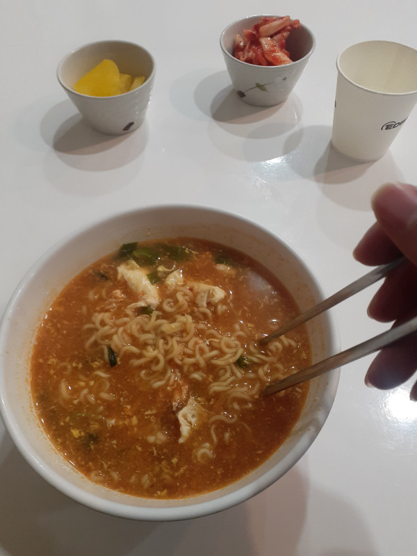 분식집 라면이 제일 맛남