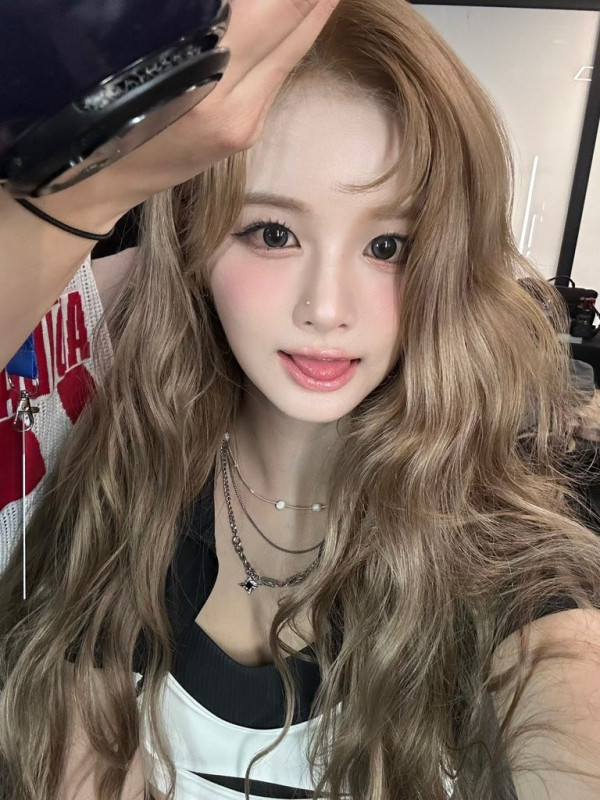 첫 탈색해봤다는 설윤