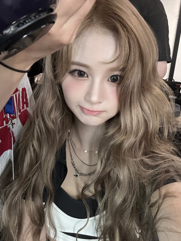 첫 탈색해봤다는 설윤