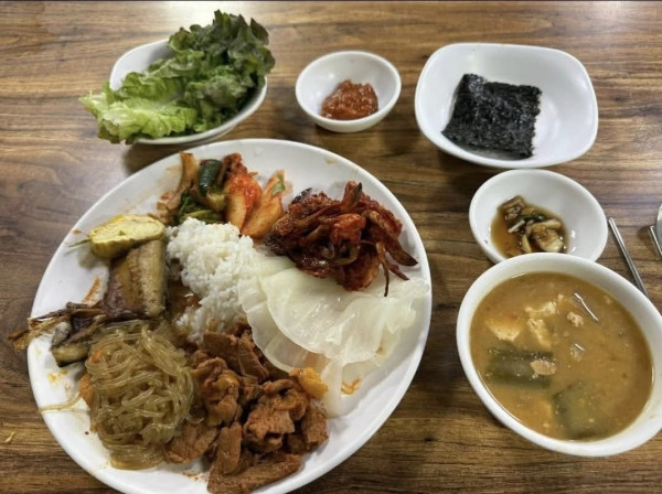 한식뷔페에서 많이 먹었다고 꼽당한 여자