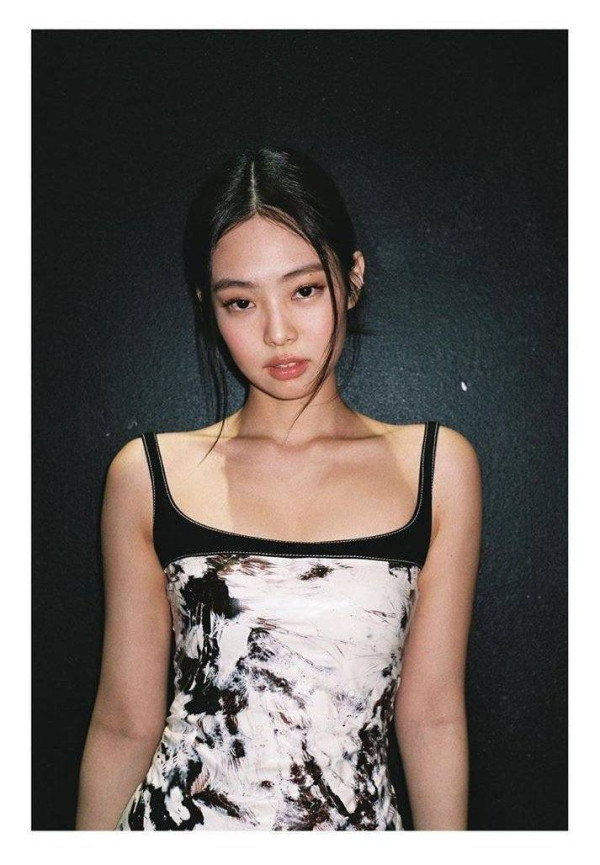 한국에서 떠오르는 뷰티 트렌드 제니 어깨