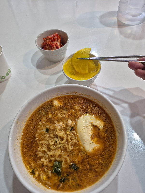 라면은 너무 맛있어