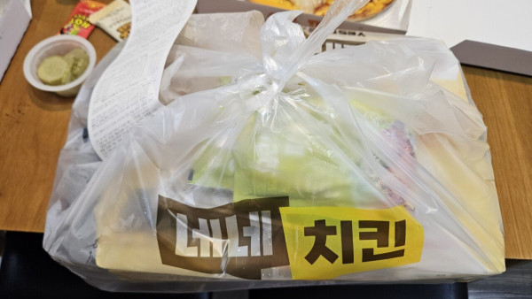 저녁 와이프가 쏜 피자치킨에 쏘맥
