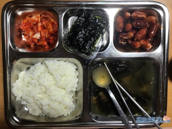 군대 전역날 아침으로 하나만 먹어야 한다면..