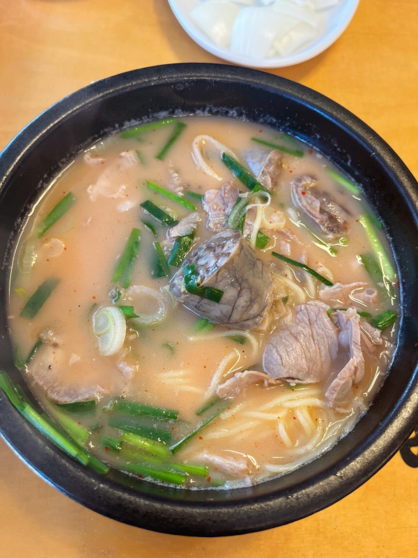 뜨끈한 순대국밥 한그릇