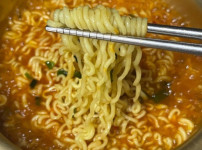 김밥에 곁들일 걸 하나만 고르라면