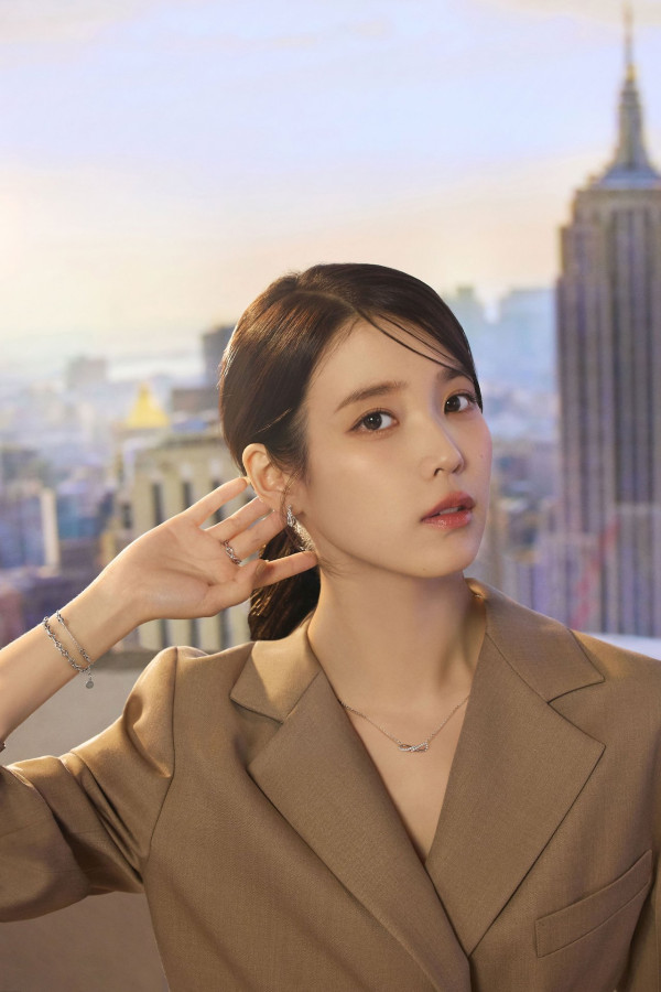 아이유 제이에스티나 화보