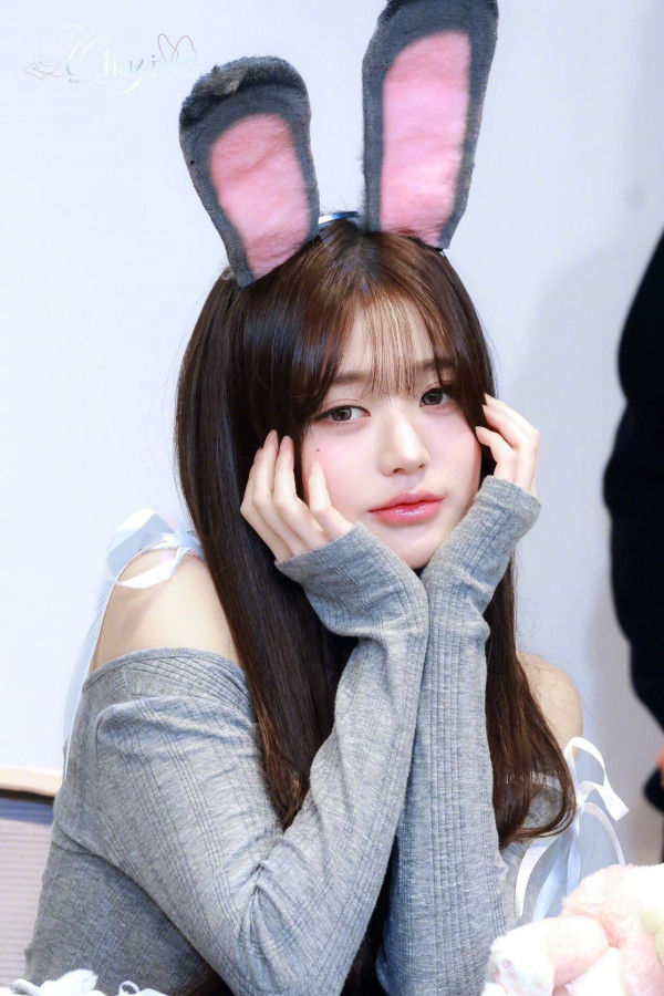 장원영, 안유진 주토피아 코스프레