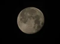 폰으로 달 찍어봄 ㅋㅋㅋ
