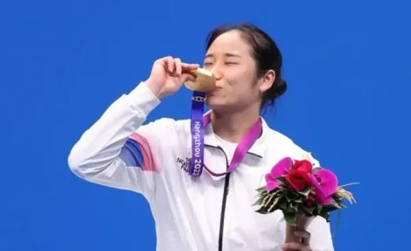 안세영이 여자선수로는 최초네