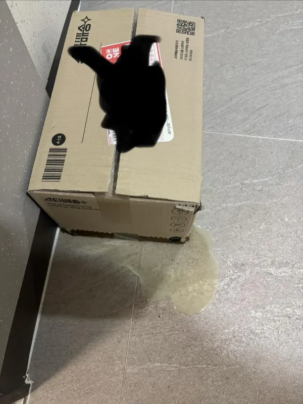 주방세제 샌 채로 택배왔는데