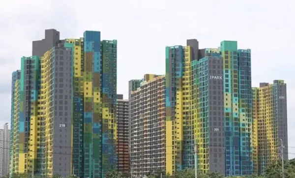 도색이 상당히 특이한 아파트