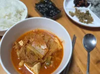 돼지고기 김치찌개 ㅡ 계란말이 조합