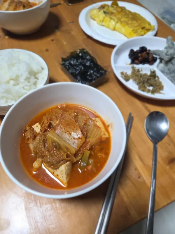 돼지고기 김치찌개 ㅡ 계란말이 조합