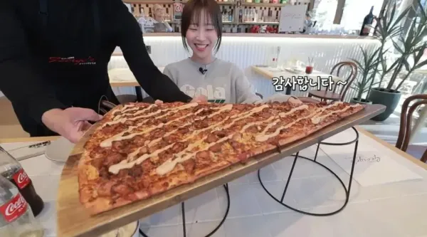피자 두조각도 못먹는 쯔양