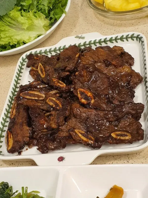 다음중 단 하나의 음식으로 밥 3공기를 먹어야 한다면