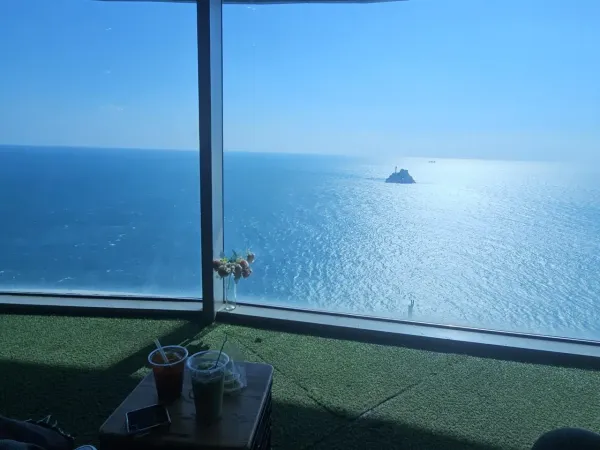 부산 어느 까페의 오션뷰