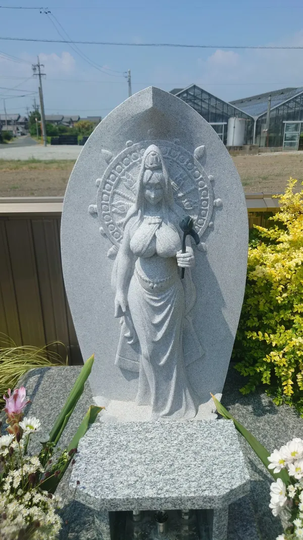 싱글벙글 거유로 유명한 불상