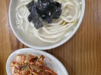 여기 칼국수 맛있다~
