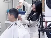 군부대 미용봉사하는 누나