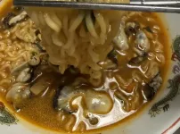 요즘 핫하다는 굴 새우탕면으로 하루 한 끼