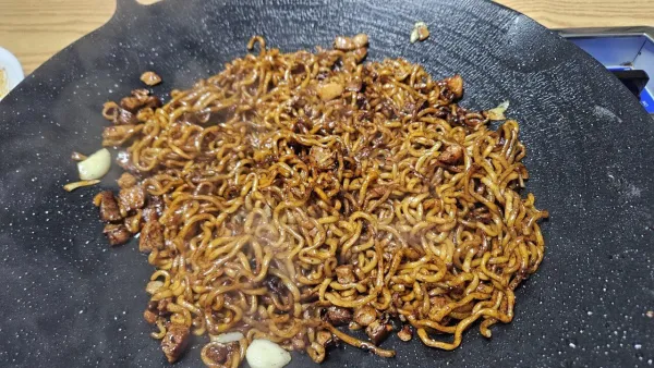 플라잉PC방 알바들아 짜파구리랑 와인한잔 가온나.