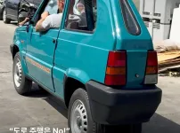 세상에서 가장 좁은 차로 기네스 등재 준비중인 차